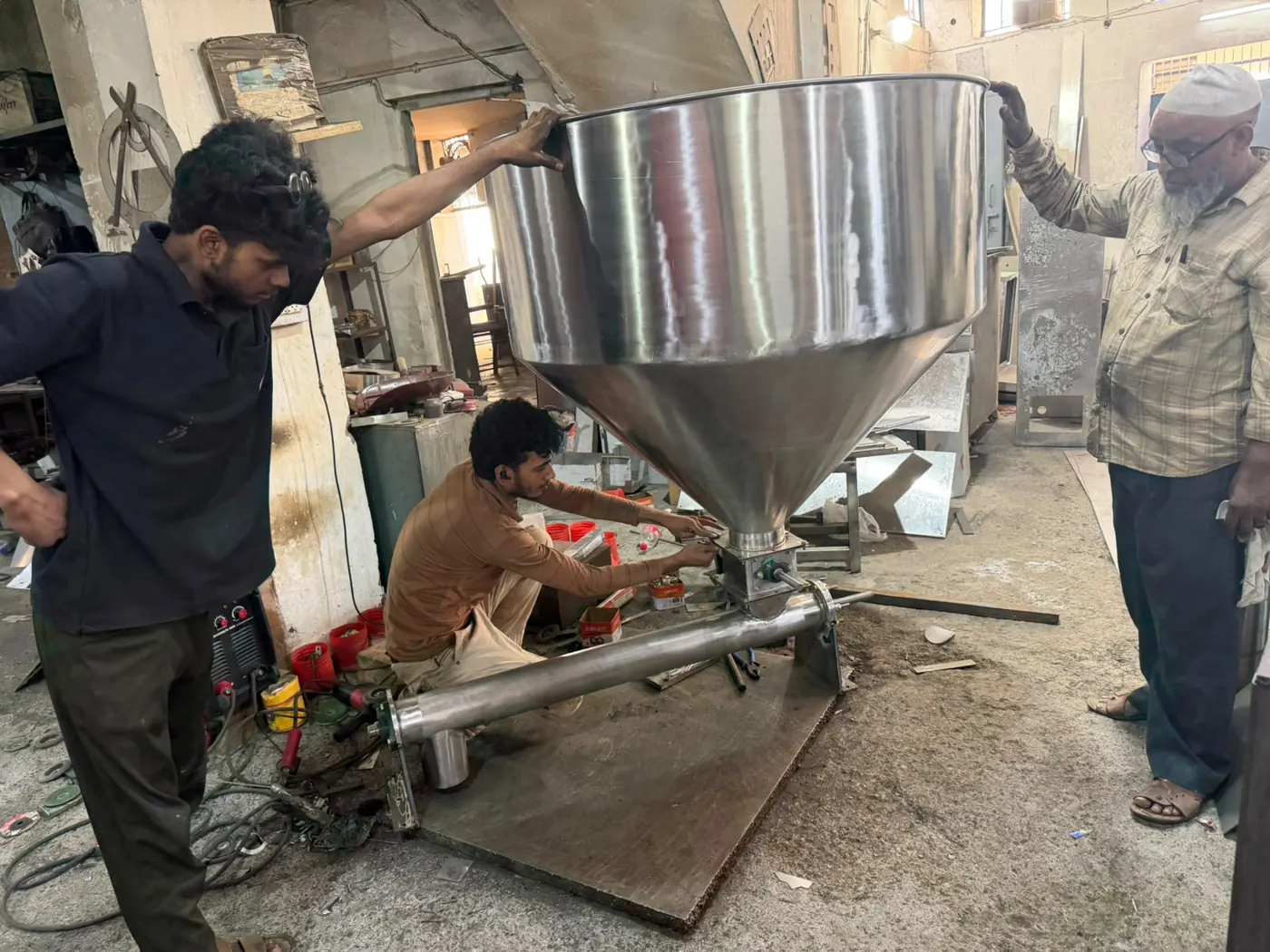 TAJ FABRICATOR workshop - photo 4