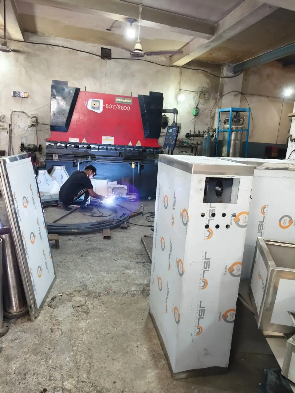 TAJ FABRICATOR workshop - photo 5